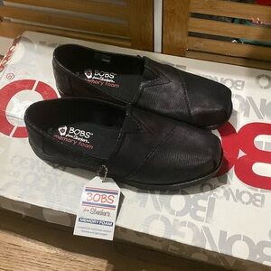 NWT skechers bobs chill lug size 8.5 black snakeskin